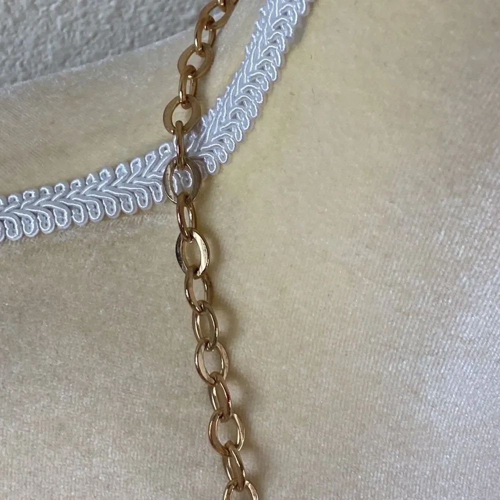 C Vintage Woman Necklace - Picture 7 of 10
